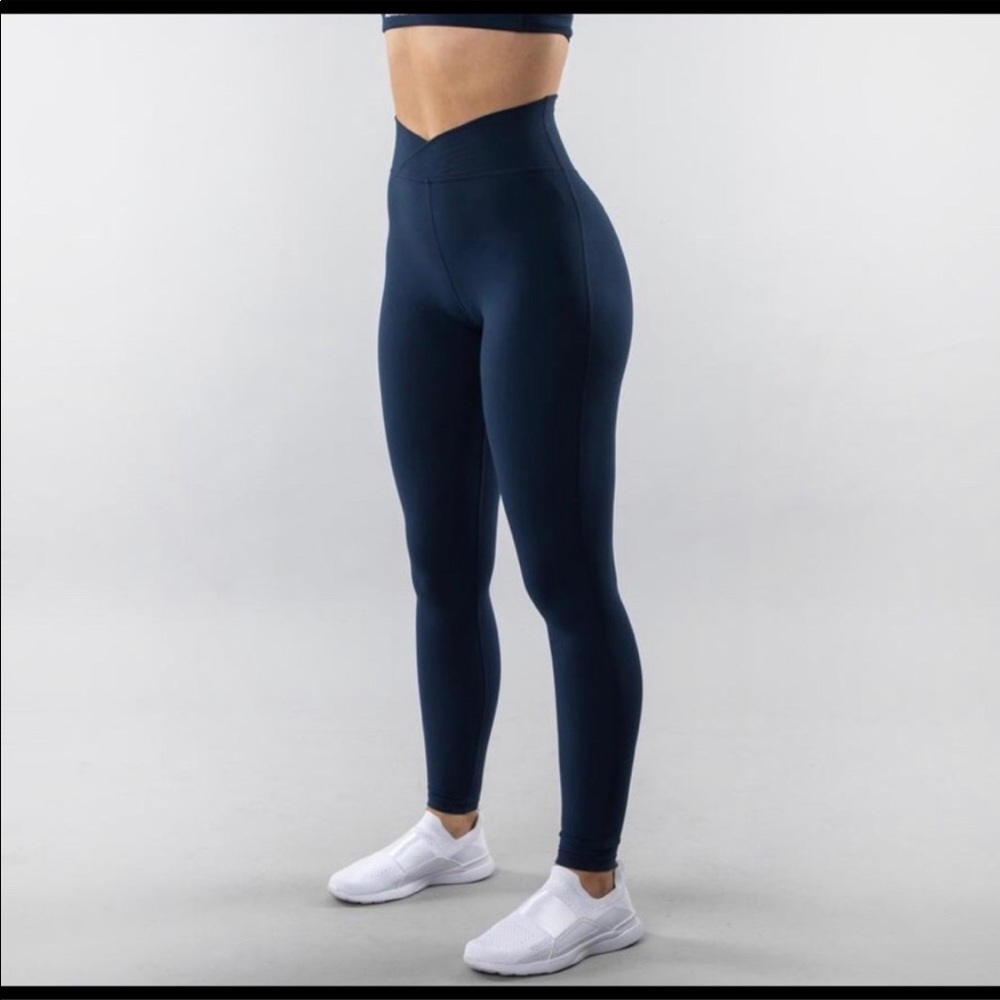 Alphalete surface path legging - navy, small